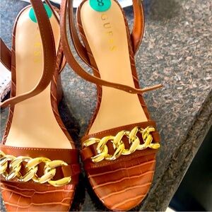 New guess crcc embossed wedge sandals NWT 8